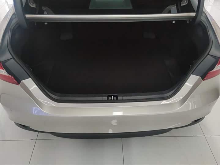 Фото 4 - Toyota Camry