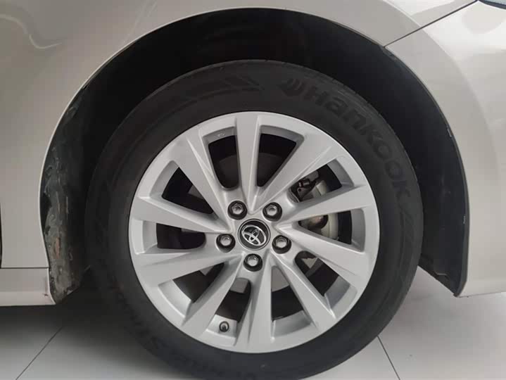 Фото 6 - Toyota Camry