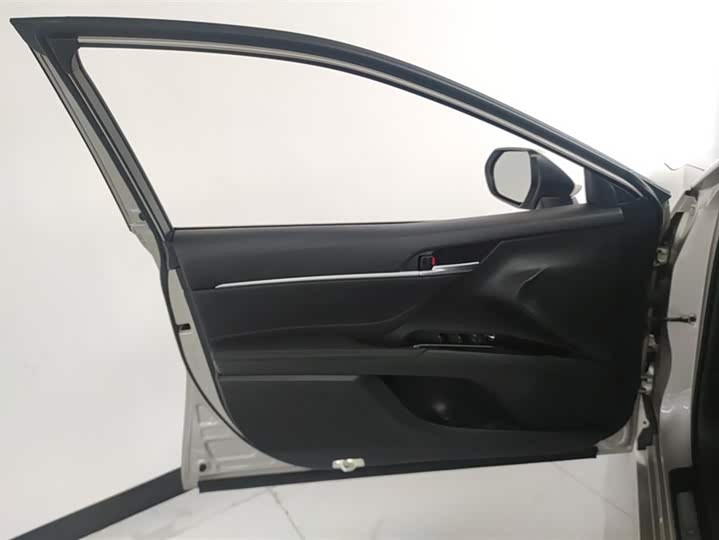 Фото 7 - Toyota Camry