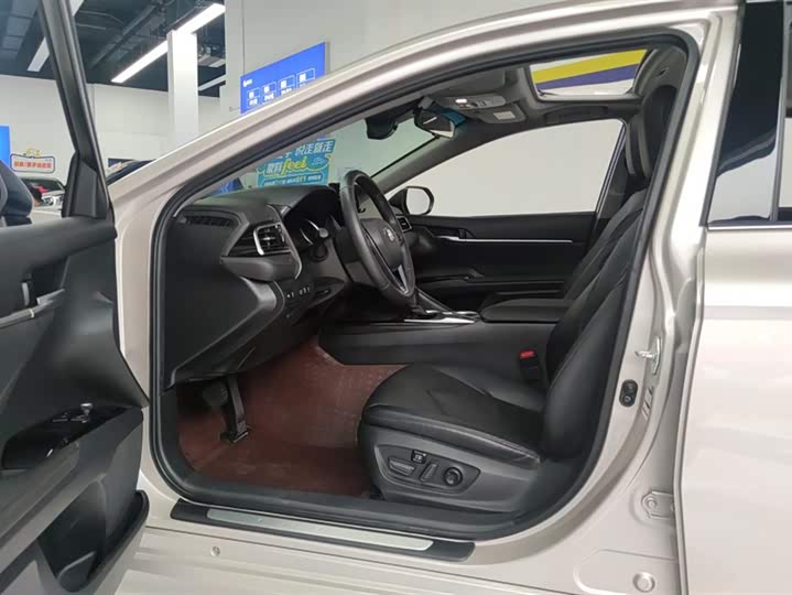 Фото 9 - Toyota Camry