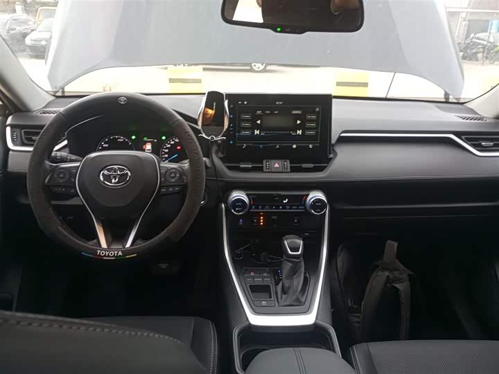 Фото 10 - Toyota Wildlander