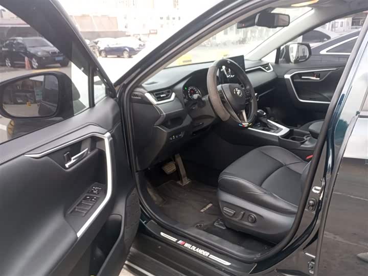 Фото 16 - Toyota Wildlander