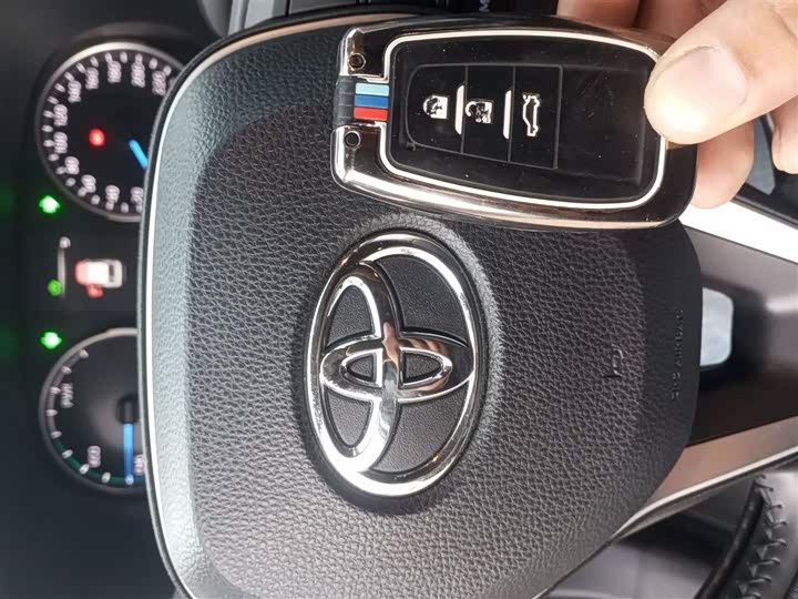 Фото 9 - Toyota Wildlander