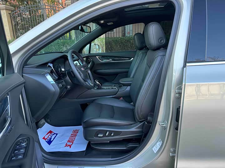 Фото 10 - Cadillac XT6