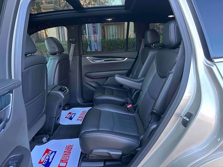 Фото 11 - Cadillac XT6