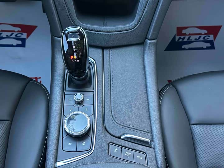 Фото 15 - Cadillac XT6