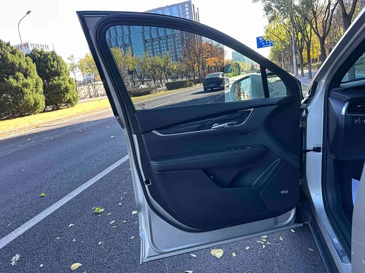 Фото 18 - Cadillac XT6