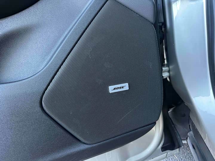 Фото 19 - Cadillac XT6