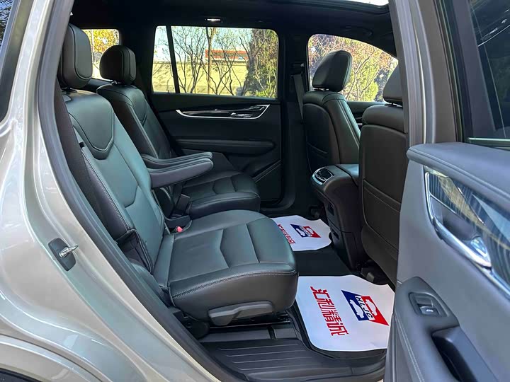 Фото 20 - Cadillac XT6