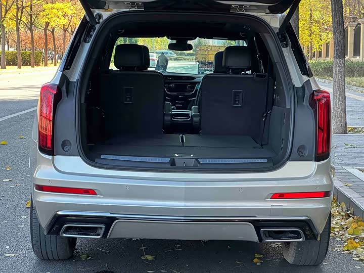 Фото 9 - Cadillac XT6