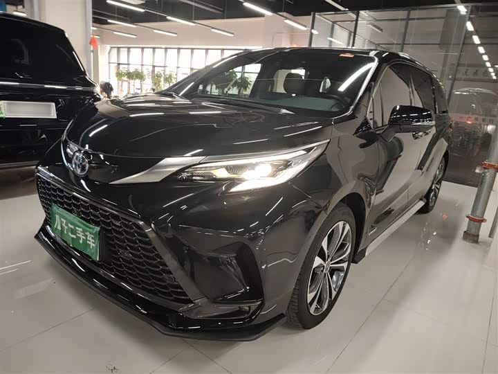 Фото 1 - Toyota Granvia