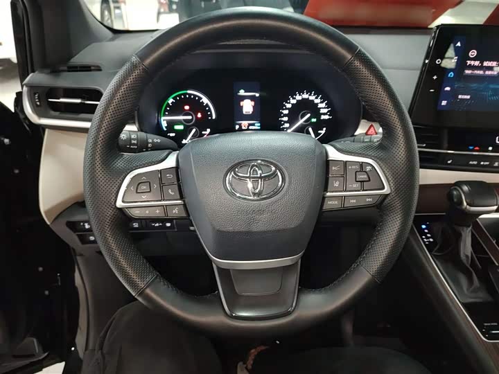 Фото 11 - Toyota Granvia