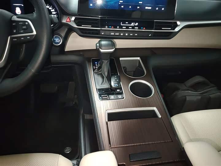 Фото 14 - Toyota Granvia