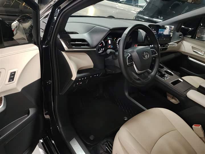 Фото 16 - Toyota Granvia