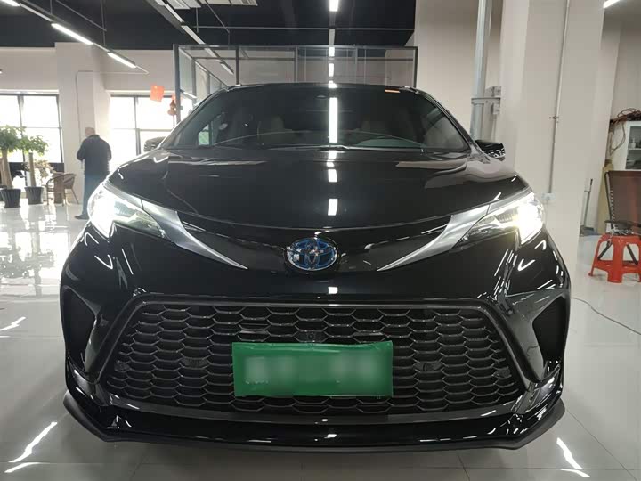 Фото 3 - Toyota Granvia