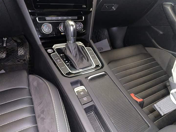 Фото 14 - Volkswagen Magotan