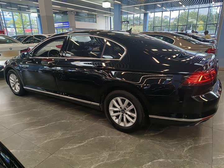 Фото 5 - Volkswagen Magotan