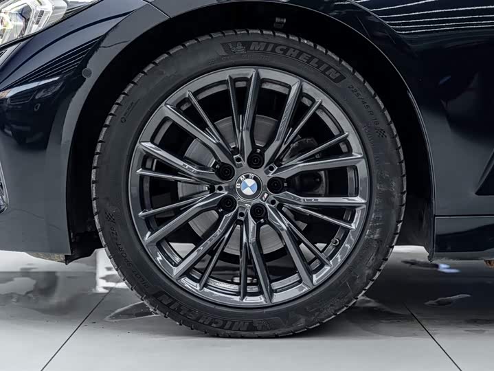 Фото 14 - BMW 3 Series