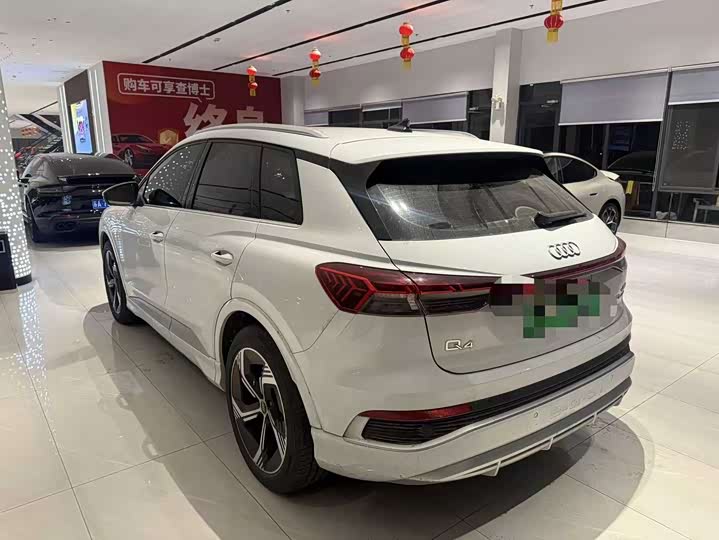 Фото 11 - Audi Q4 e-tron