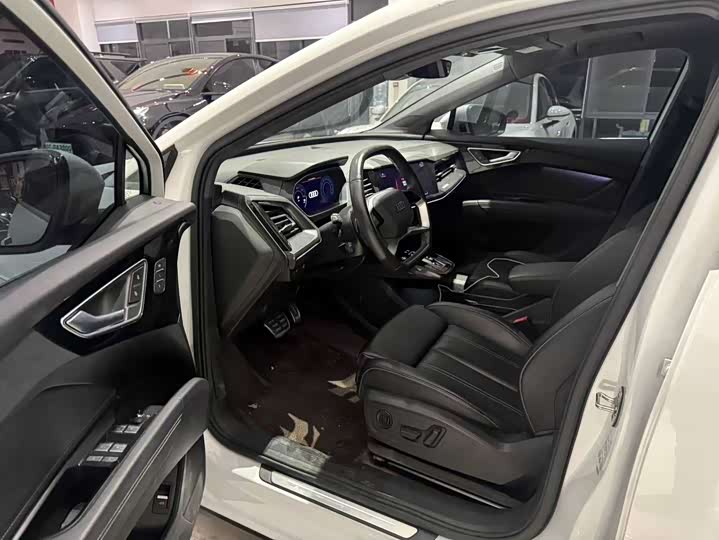 Фото 4 - Audi Q4 e-tron