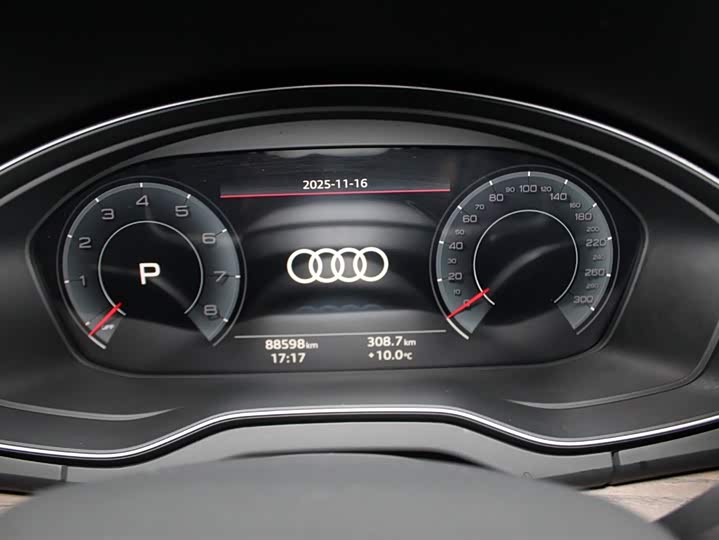 Фото 10 - Audi Q5L