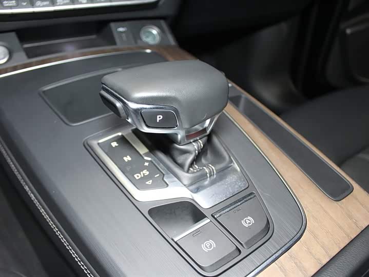 Фото 13 - Audi Q5L