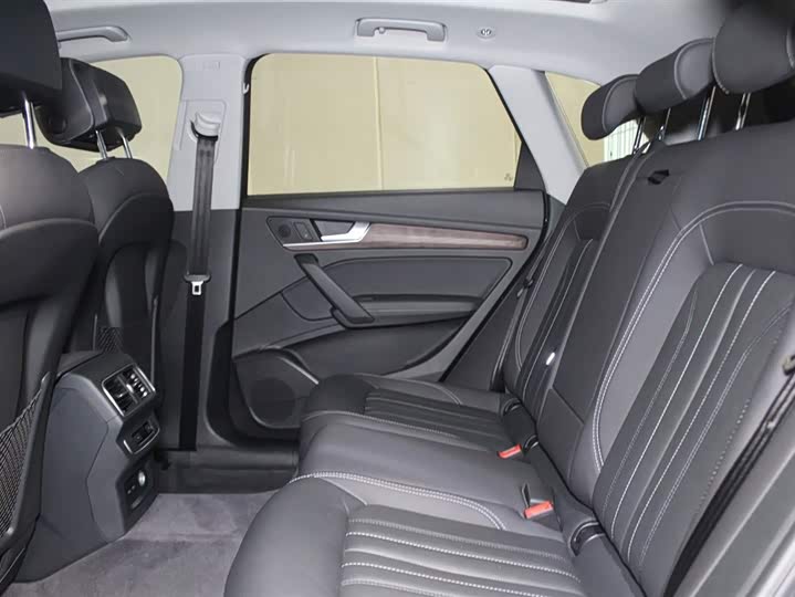 Фото 8 - Audi Q5L