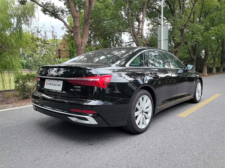 Фото 4 - Audi A6L