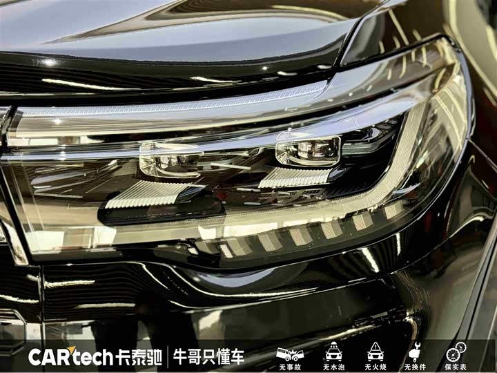 Фото 11 - Ford Explorer