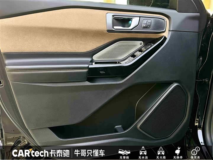 Фото 14 - Ford Explorer