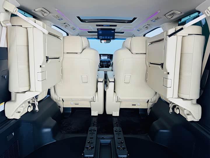 Фото 11 - Toyota Vellfire