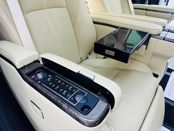 Фото 7 - Toyota Vellfire