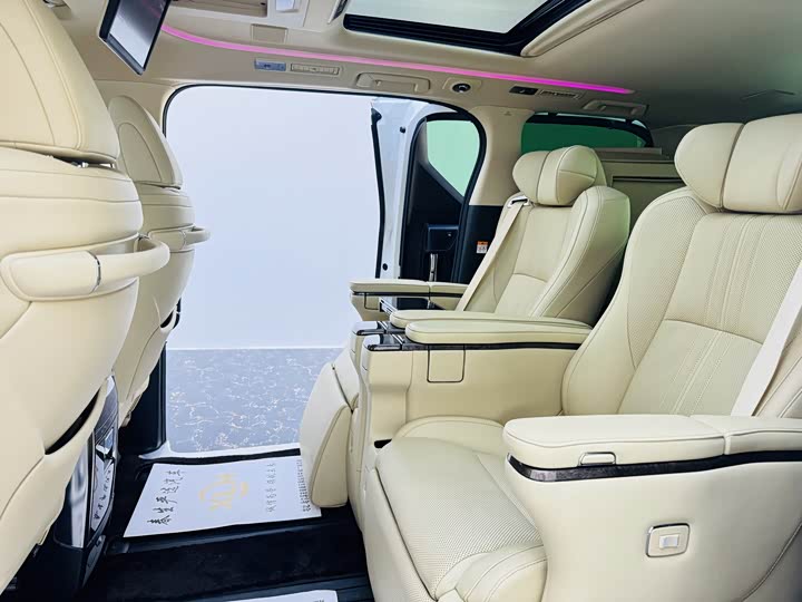 Фото 8 - Toyota Vellfire