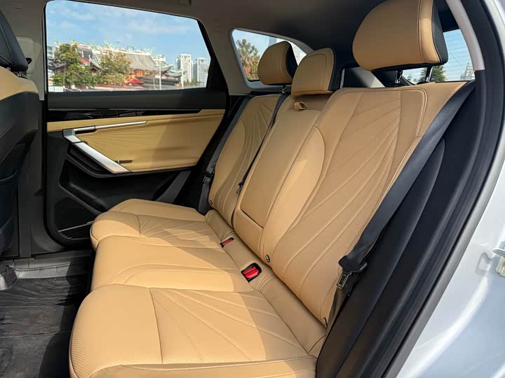 Фото 11 - Geely Atlas L