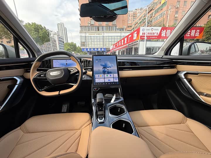 Фото 15 - Geely Atlas L