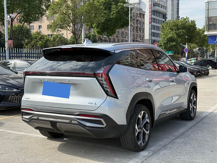 Фото 4 - Geely Atlas L