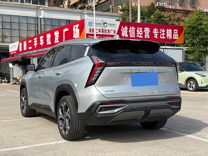 Фото 6 - Geely Atlas L