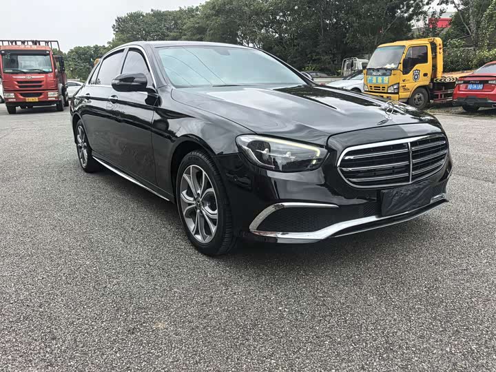 Фото 3 - Mercedes-Benz E-Class