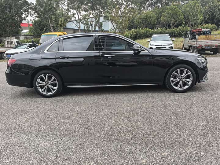 Фото 4 - Mercedes-Benz E-Class