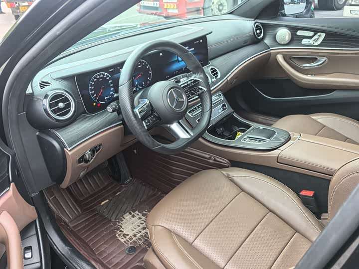 Фото 8 - Mercedes-Benz E-Class