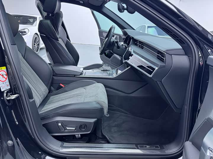 Фото 11 - Audi A6L