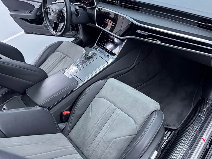 Фото 12 - Audi A6L