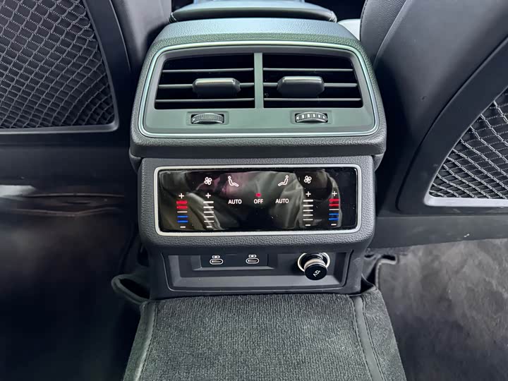 Фото 15 - Audi A6L