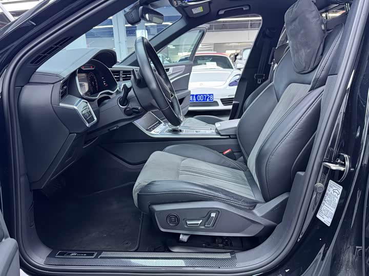 Фото 4 - Audi A6L