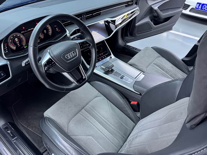 Фото 6 - Audi A6L
