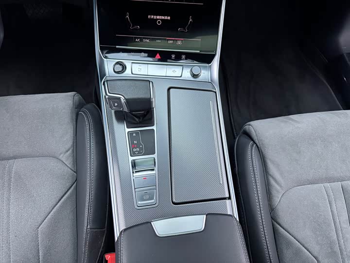Фото 9 - Audi A6L
