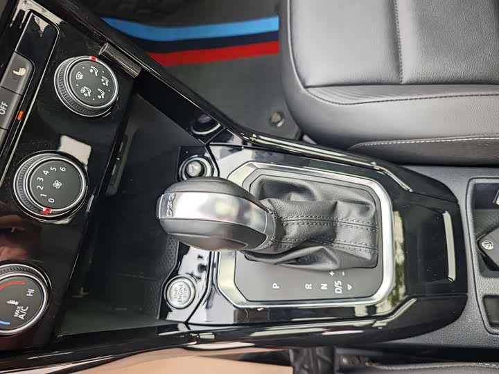 Фото 10 - Volkswagen T-Roc