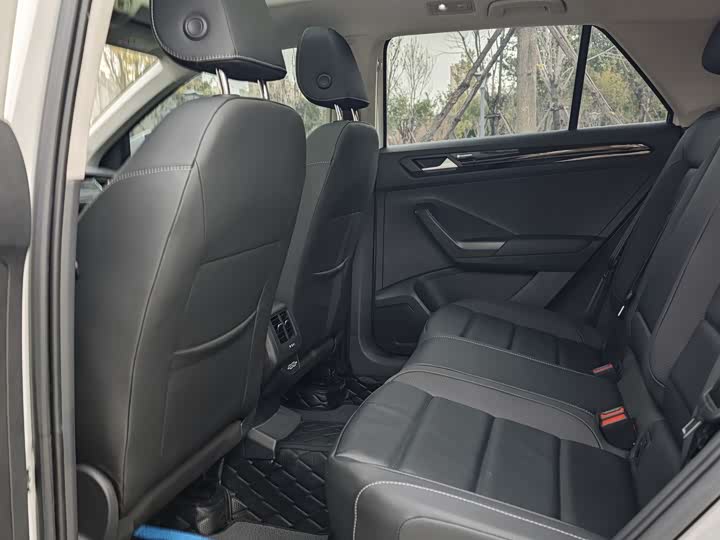 Фото 11 - Volkswagen T-Roc