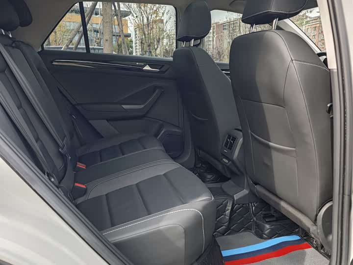 Фото 15 - Volkswagen T-Roc