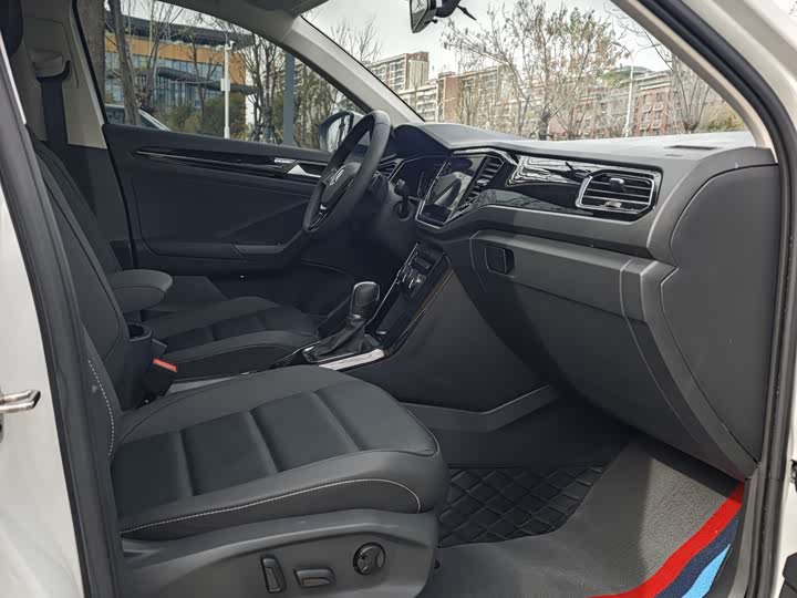 Фото 16 - Volkswagen T-Roc